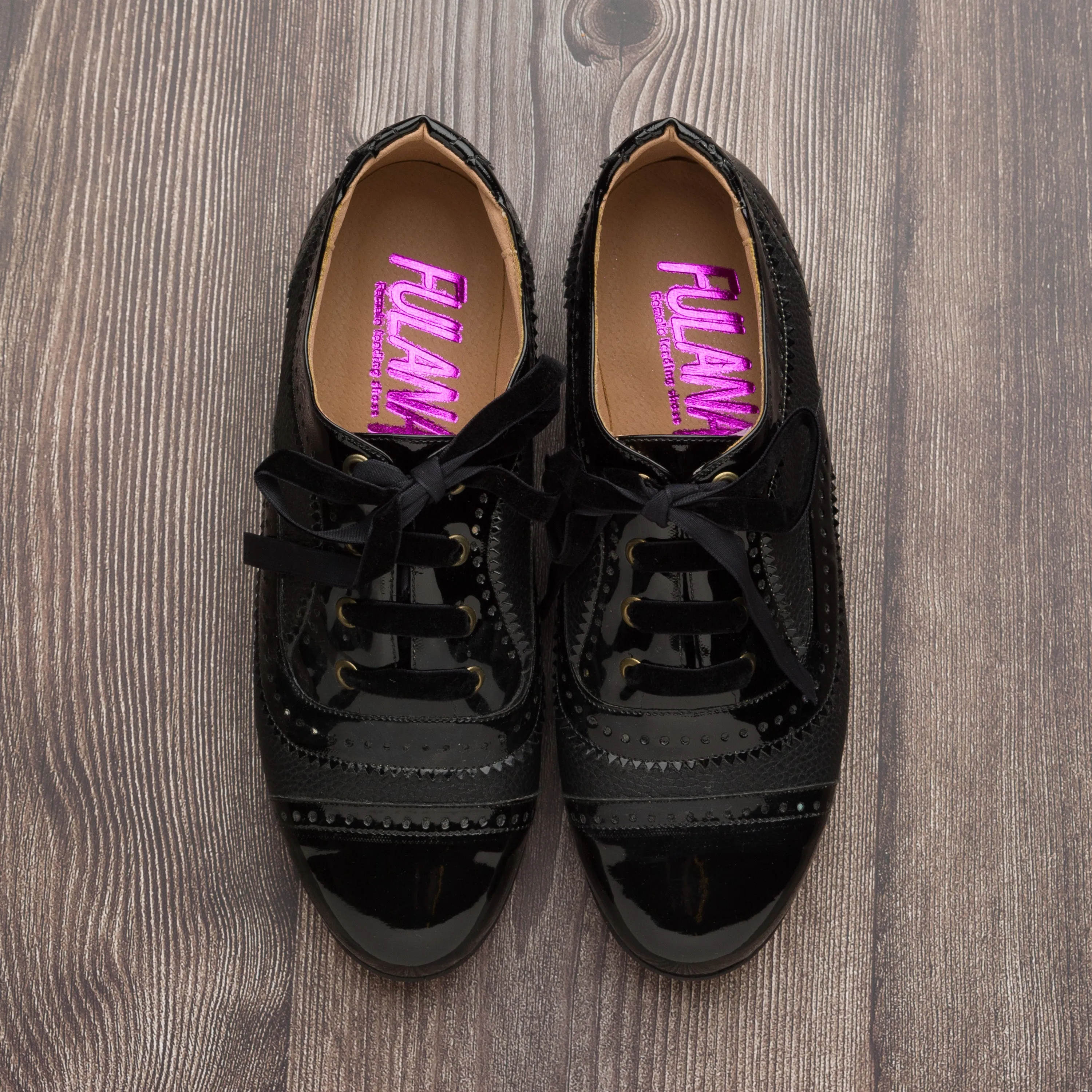 Oxford Vegan / Black